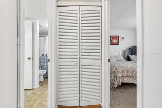 Building Photo - 11110 Carriage Hill Dr