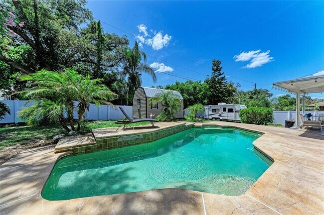 Building Photo - 1520 Sunnyhills Dr