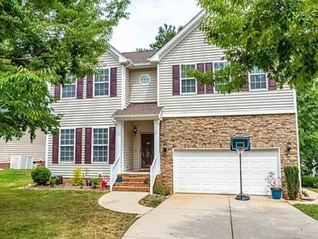 Building Photo - Stunning 3BD, 2.5BA Raleigh Home in the Prestigious Eagle Ridge Golf Community with Premier Ameni...