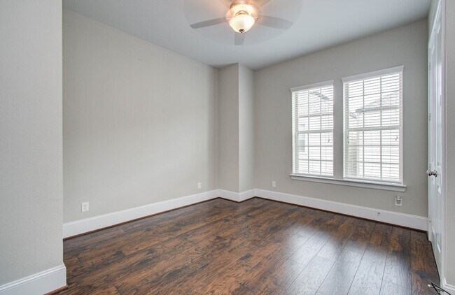 Building Photo - 11023 Acorn Falls Dr