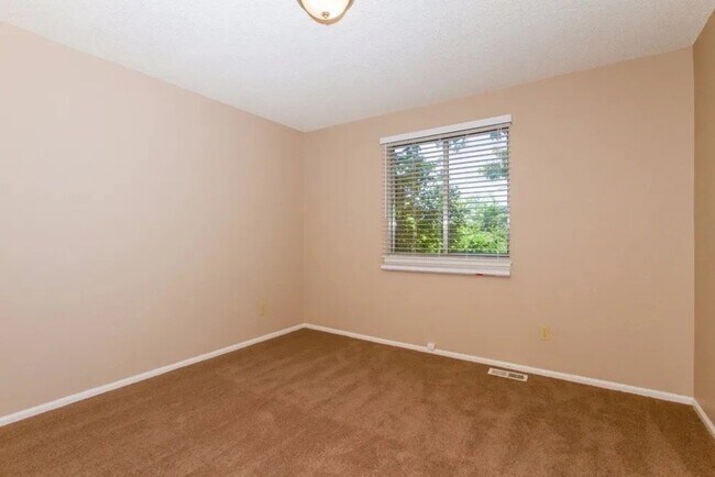 Building Photo - 9286 Clermont Dr