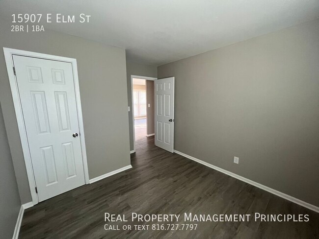 Building Photo - NEWLY REMODELED TOWNHOUSE CHARMER!! Deposi...