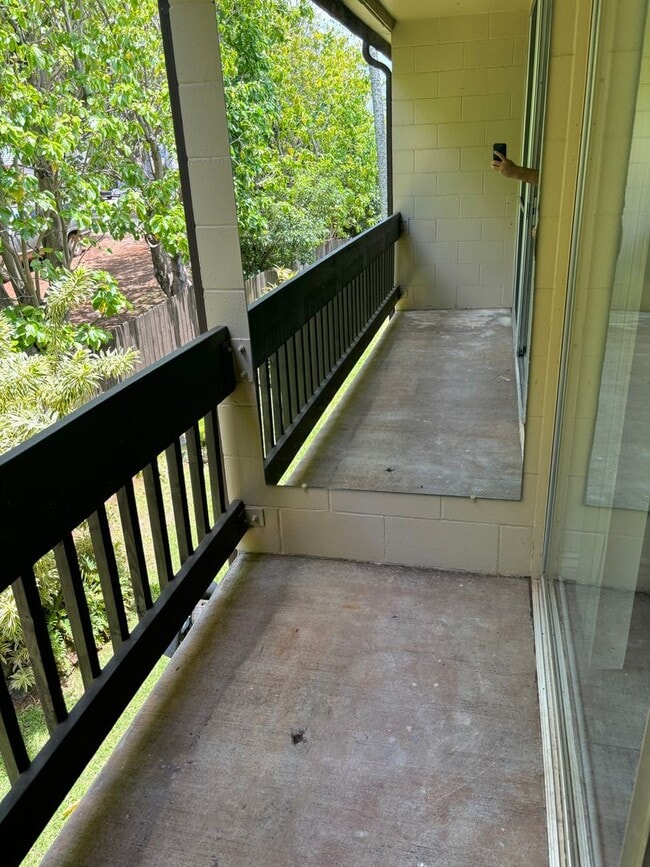 Building Photo - 120 Hui Rd F