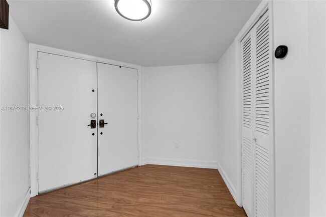 Building Photo - 13951 Kendale Lakes Cir