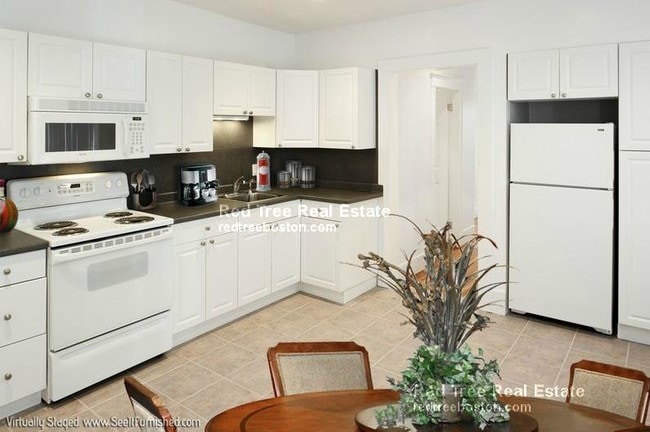 Building Photo - 11 Barrows St
