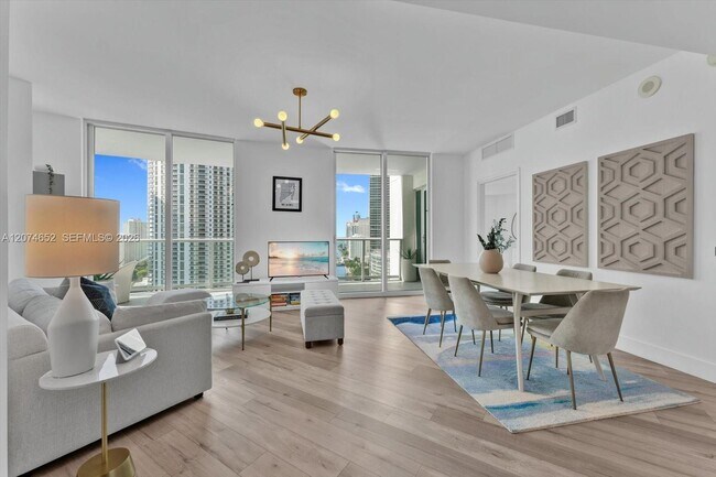 Building Photo - 300 S Biscayne Blvd