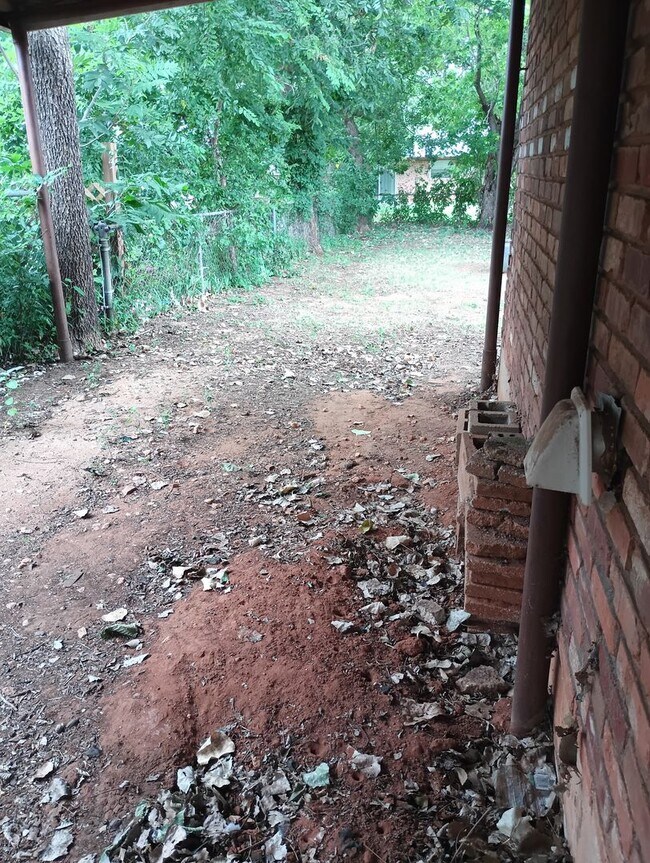 Building Photo - 3221 Greenbrier Terrace