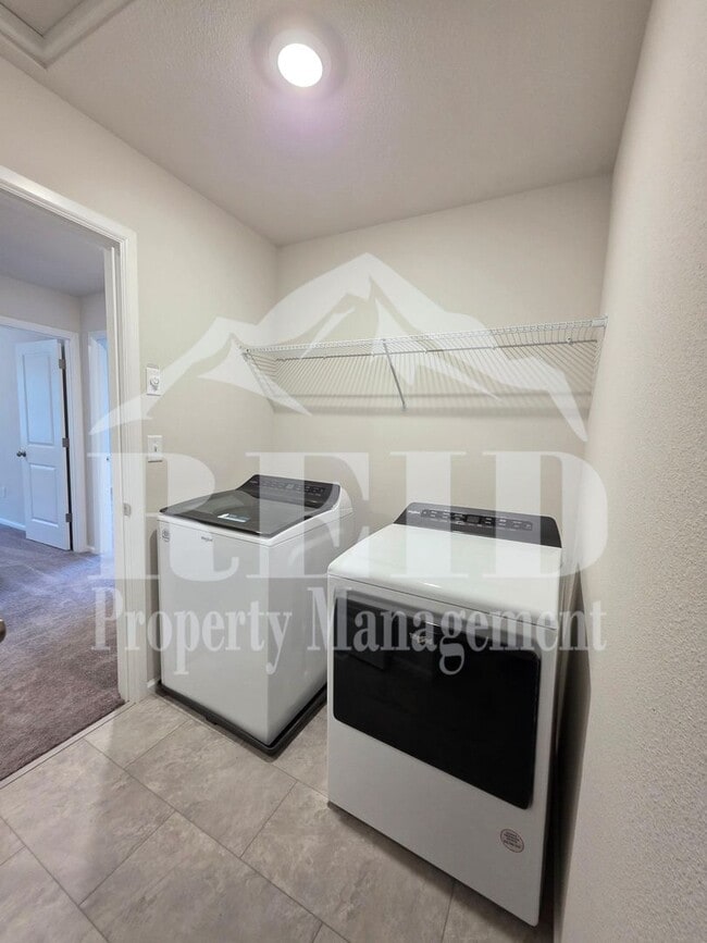 Building Photo - New 5-Bedroom home in the heart of Belfair