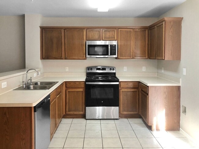 Building Photo - Charming 4 Bedroom Two Story Home in Ft. W...