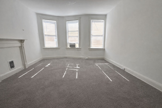 Building Photo - 450 E Lorraine Ave