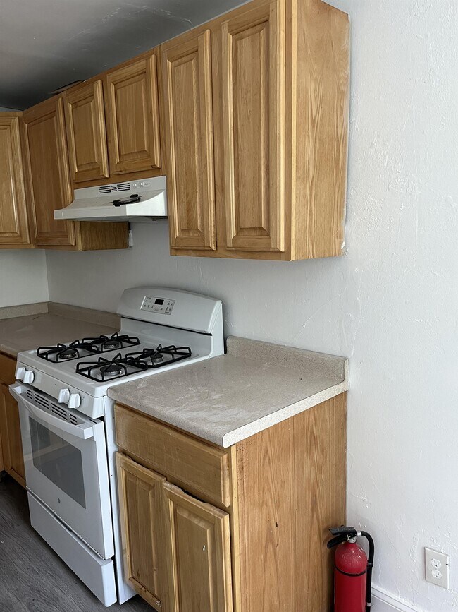 Building Photo - 240 W 21st St