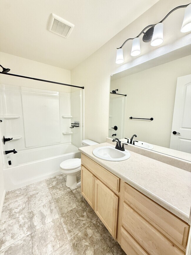 Building Photo - 906 Ashbrook Dr