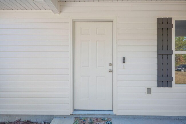 Building Photo - 68 Iris Ln