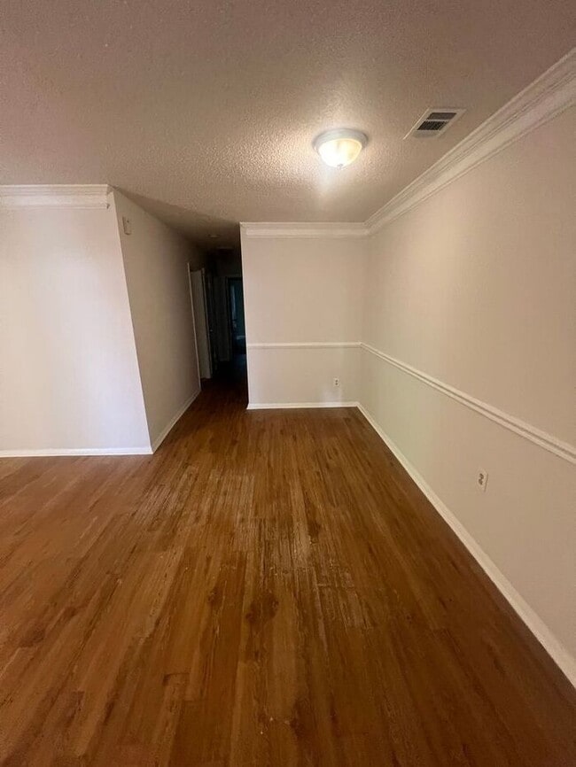 Building Photo - FINALLY a 3 bedroom 2 bath ranch duplex av...