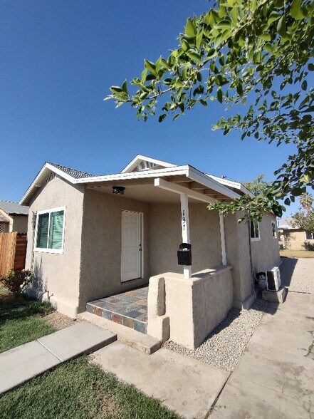 Building Photo - 137 S Ash Ave