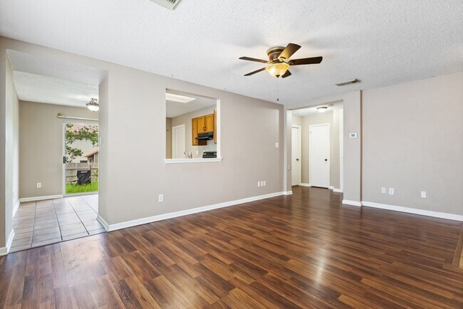 Building Photo - 2 Bedroom/ 1 Bath Bridgewood Subdivision