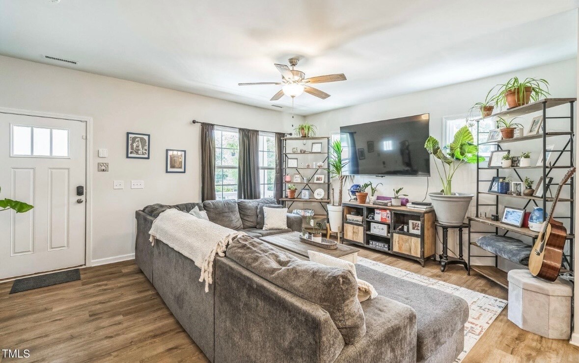 Building Photo - 647 N Hardee St