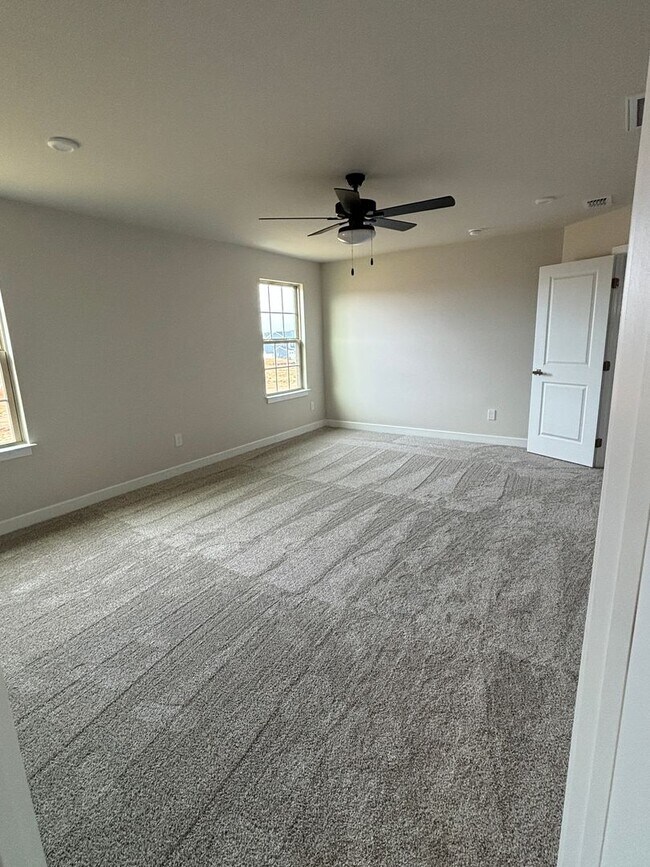 Building Photo - Luxury- New Construction