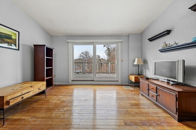 Building Photo - 45 Main St