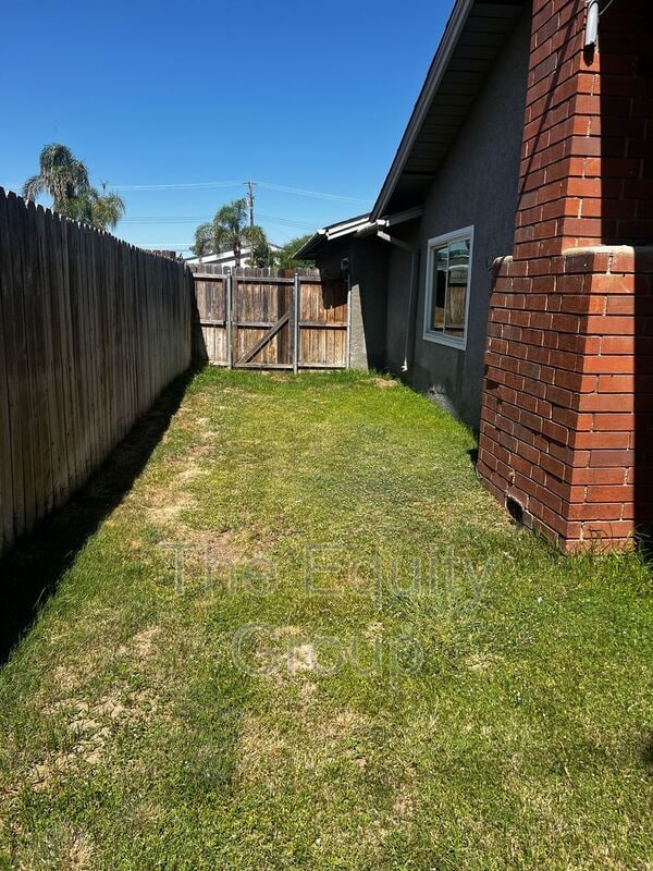 Building Photo - 1065 Lassen Dr