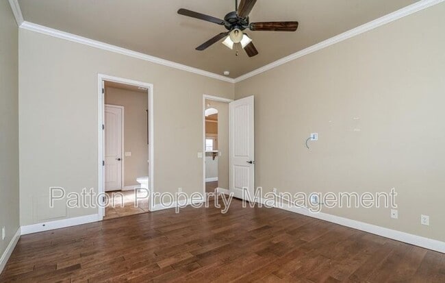 Building Photo - 7900 Shreveport Dr