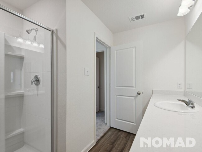 Building Photo - 4 Bedroom Single Family Home in Crowley