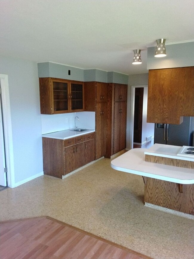 Building Photo - 3 Bedroom home