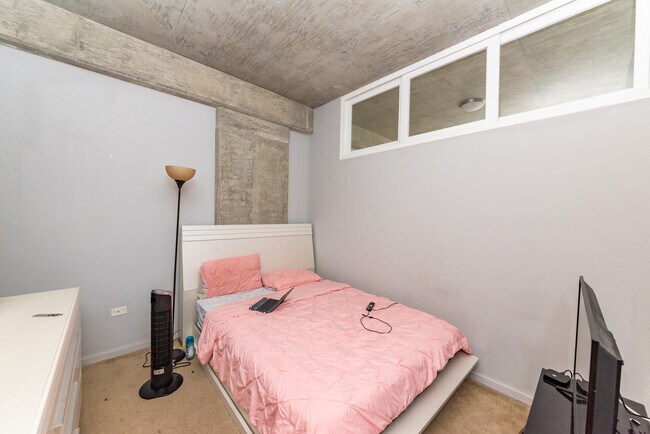 Building Photo - 1620 S Michigan Ave