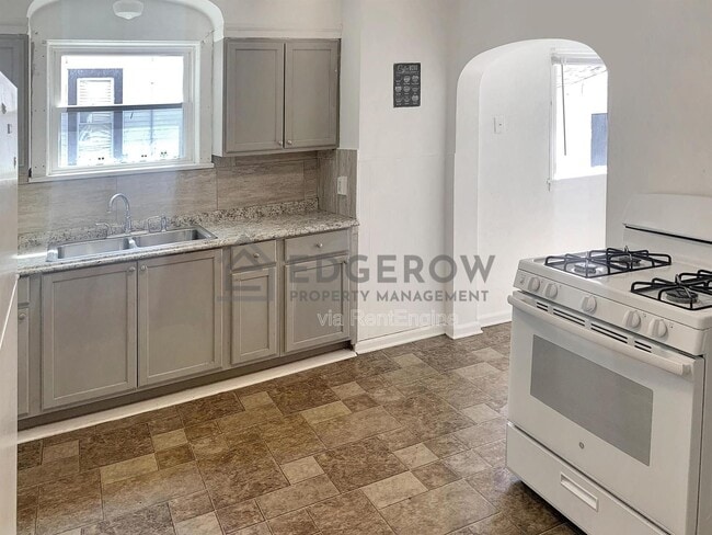 Building Photo - 731 Turner Ave NW