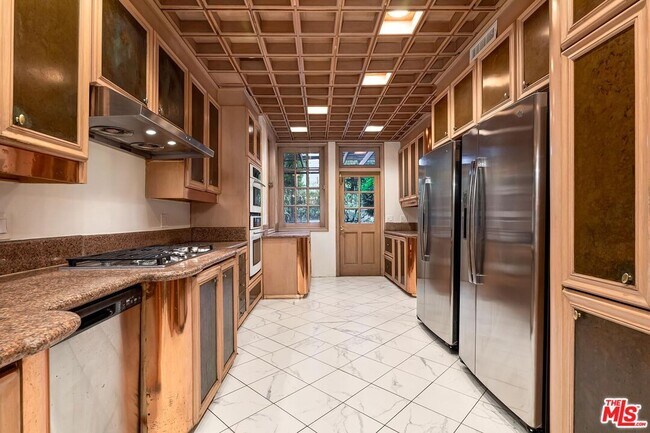 Building Photo - 133 S Swall Dr