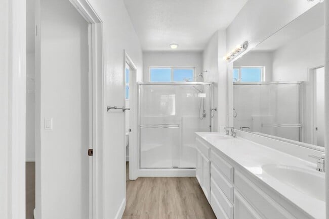 Building Photo - Beautiful 3 bed 2.5 bath in Natomas!
