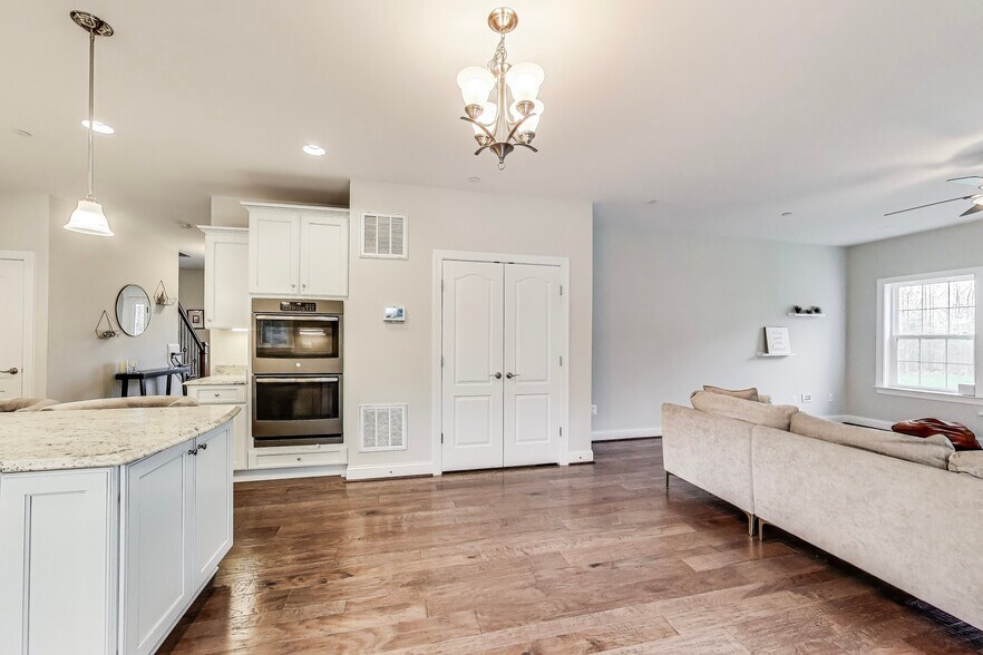 Building Photo - 2844 Deer Creek Ct