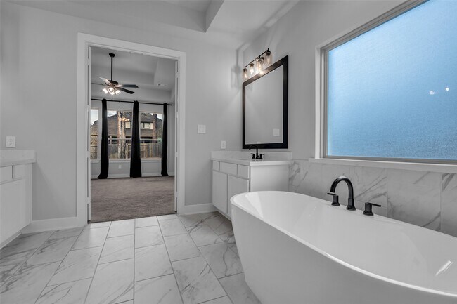 Building Photo - 215 Flower Moon Ct