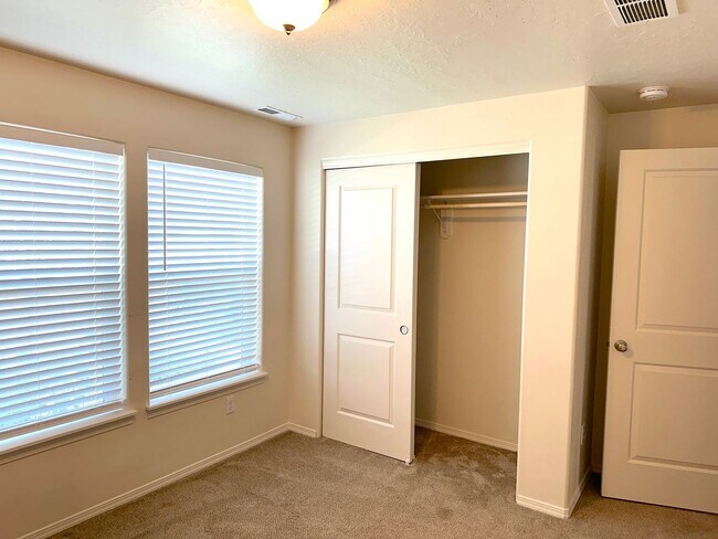 Building Photo - Newer 3-Bedroom in Middleton
