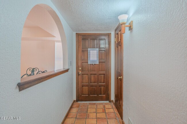 Building Photo - 6815 Villa Hermosa Dr