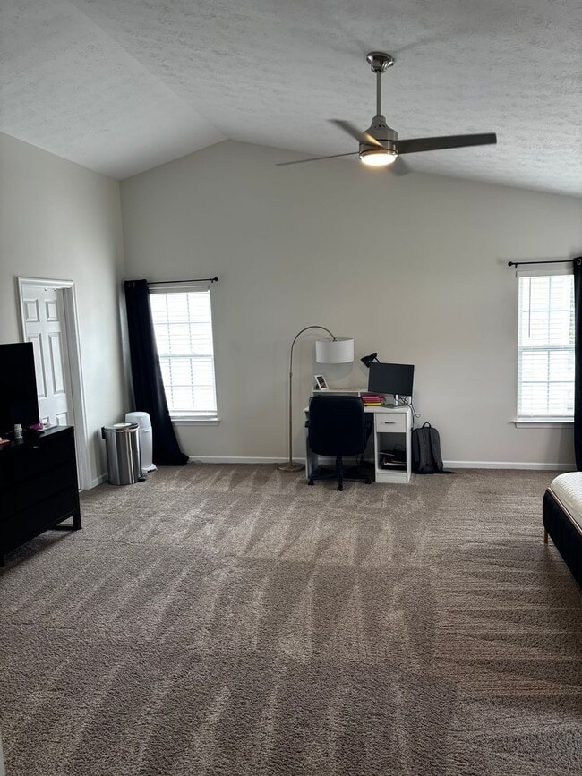 Building Photo - Spacious 4BR, 3.5 Bath House in Elkton