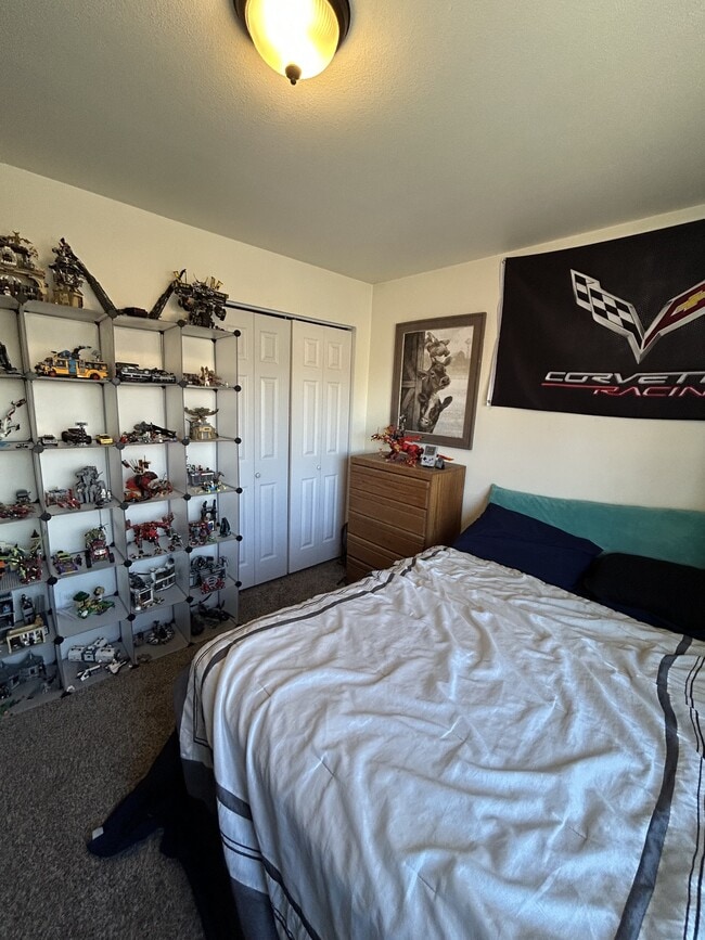 Building Photo - 678 Eagle Dr