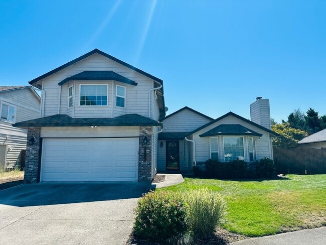 Primary Photo - Charming Fisher's Landing Home