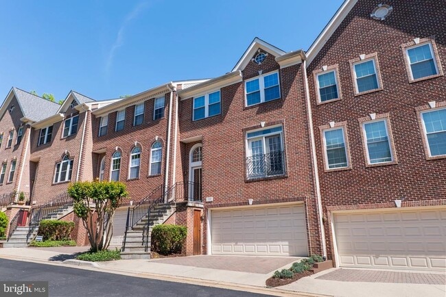 Building Photo - 102 Lounsbury Pl