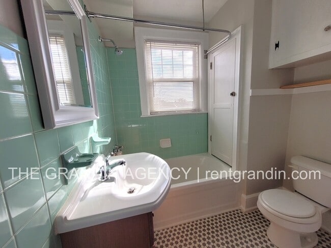 Building Photo - 2803 Burton Ave NW