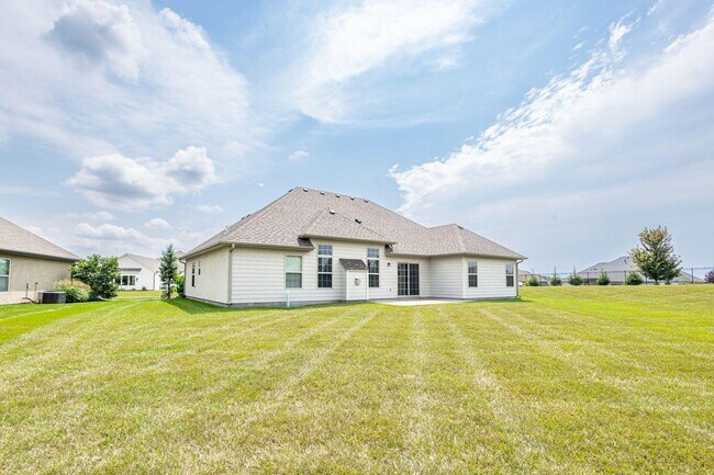 Building Photo - 6401 Cobble Creek Dr