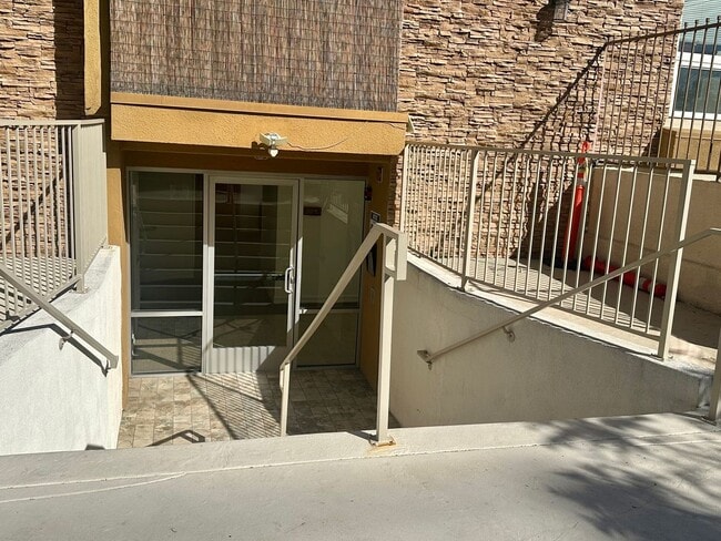 Building Photo - North Park 2bed/2bath with parking