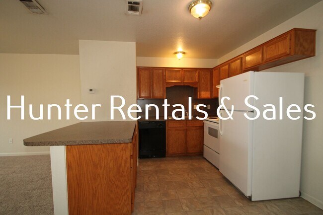 Building Photo - Spacious Two-Bedroom!