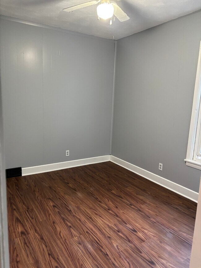 Building Photo - 17 Newman Place