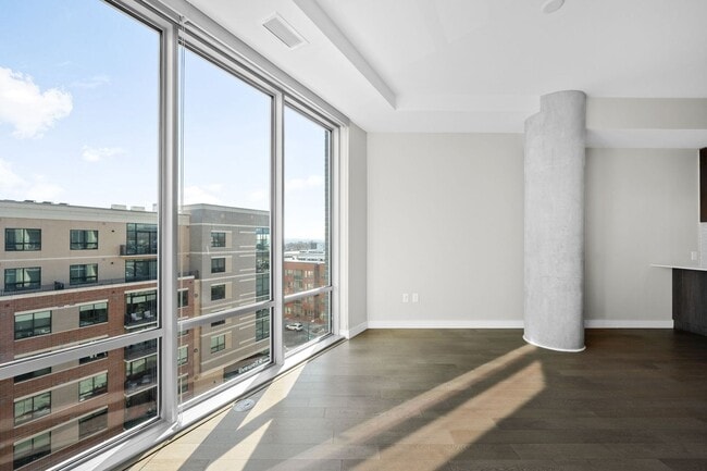 Building Photo - 6th Floor 1BD, 1.5BA Condo at the Lakehouse off Sloan's Lake