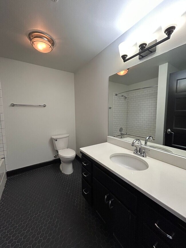 Building Photo - Sleek Downtown Living with a Modern Edge