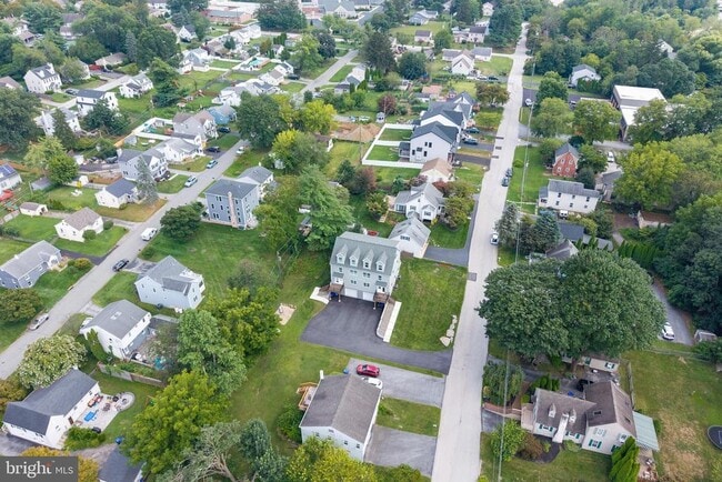 Building Photo - 209 Namar Ave