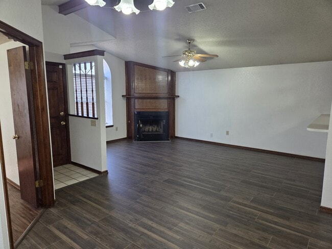 Building Photo - 2122 Meench Dr