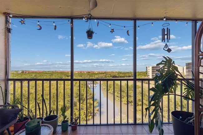 Building Photo - 900 Cove Cay Dr