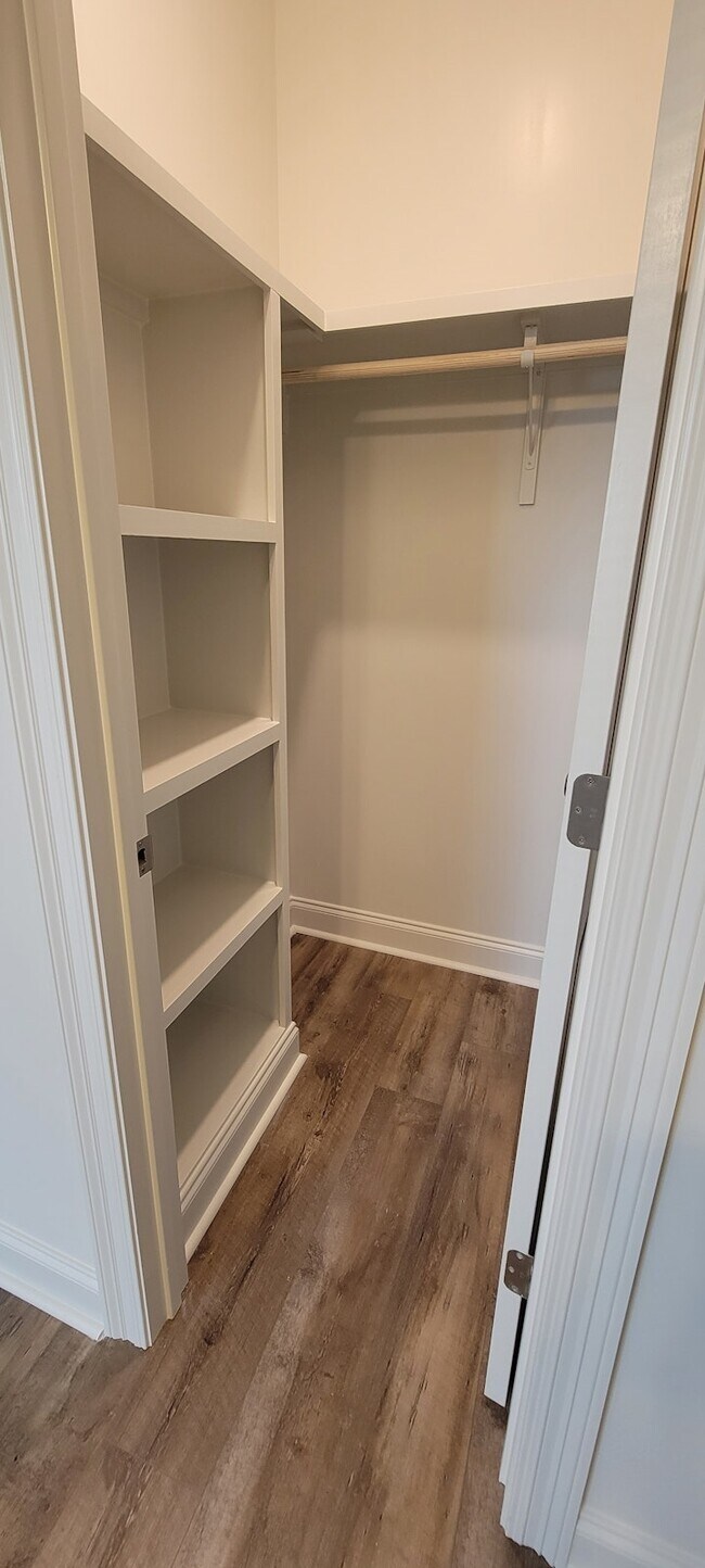 Building Photo - 204 Bennington Ln